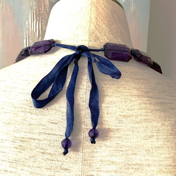 Elegant bead necklace with lace tie - Picture 2 of 7